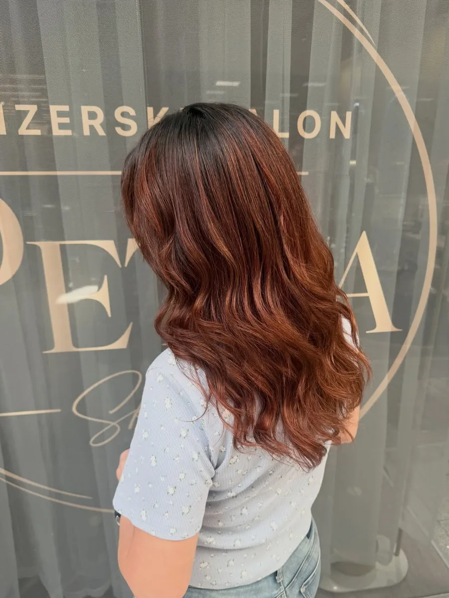 Bakrena boja kose s valovima - Salon Petra Skrbeta