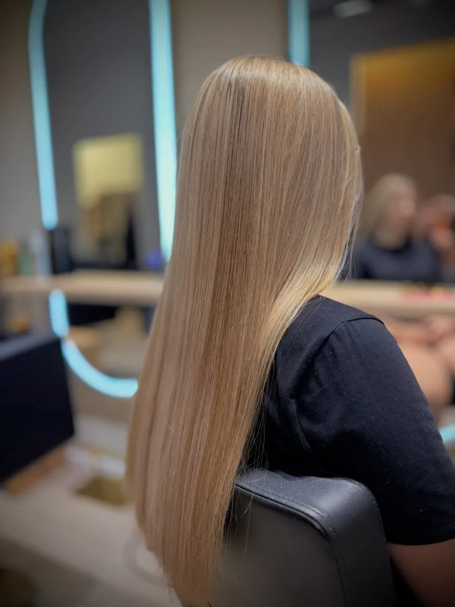 Duga ravna plava kosa - Salon Petra Skrbeta